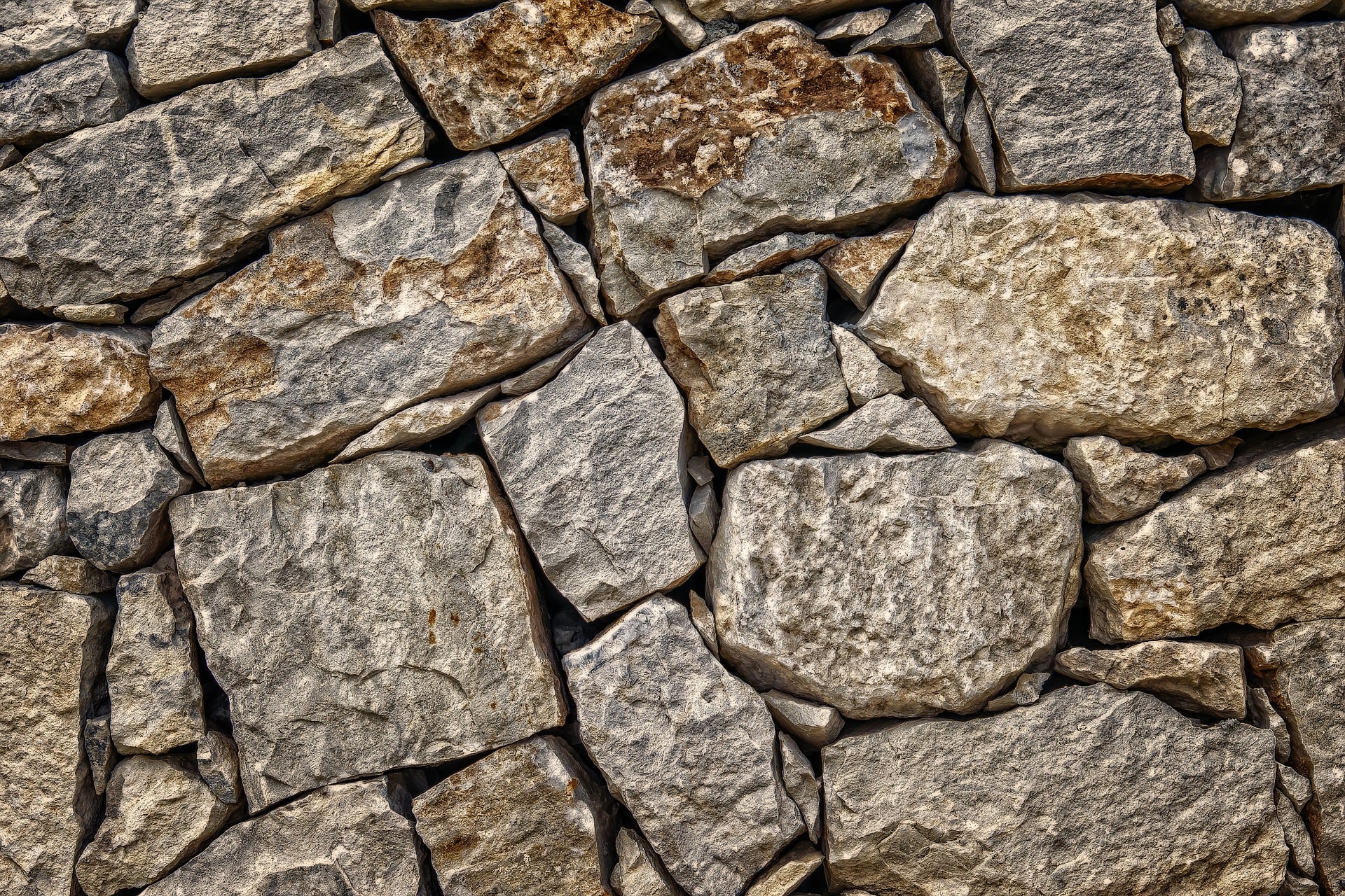 Como hacer piedras planas en un muro 